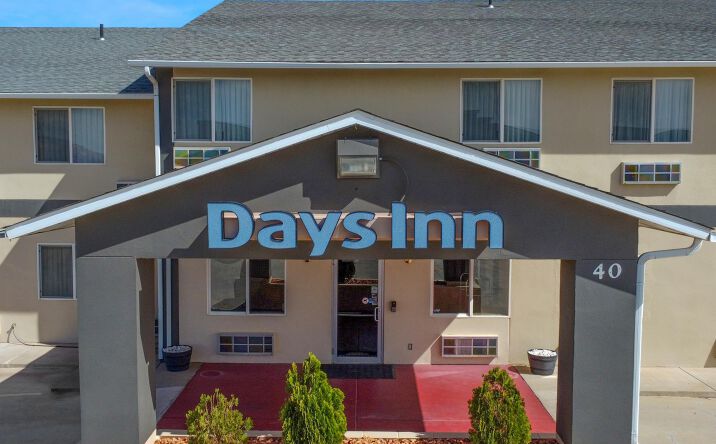 Pictures of Hospitality property located at 40 N 2600 W, Hurricane, UT 84737 for sales - image #1
