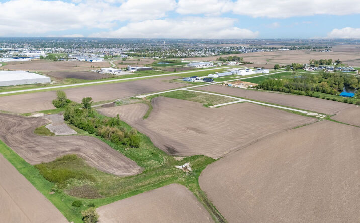 Pictures of Land property located at 625 Aircom Dr, Marion, IA 52302 for sales - image #1