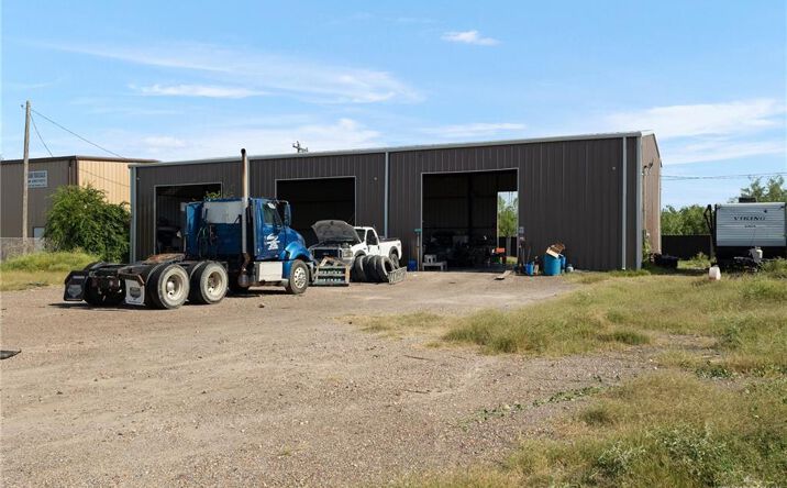 Pictures of Retail, Industrial property located at 208 Elida Street, Mission, TX 78573 for sales - image #1