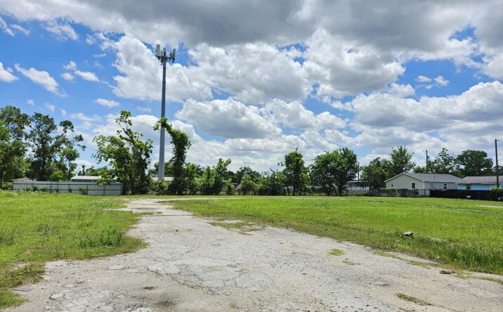 Pictures of Land property located at 2602 E Crosstimbers St, Houston, TX 77093 for sales - image #1