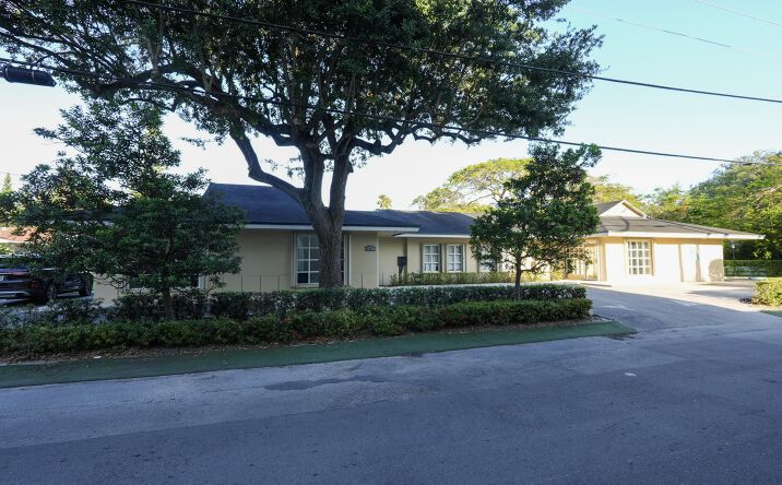 Pictures of Office property located at 8125 SW 120th St, Pinecrest, FL 33156 for sales - image #1