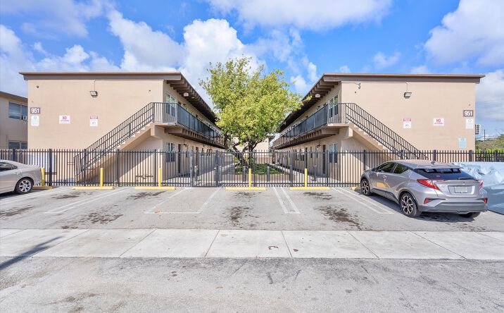 Pictures of Multifamily property located at 901 NW 8th Ave, Pompano Beach, FL 33060 for sales - image #1