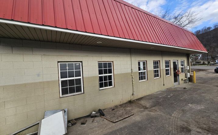 Pictures of Retail property located at 120 S Main St, Evarts, KY 40828 for sales - image #1
