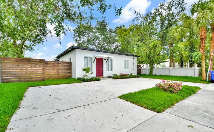 Pictures of Multifamily property located at 2055 NE 140th St, North Miami Beach, FL 33181 for sales - image #1