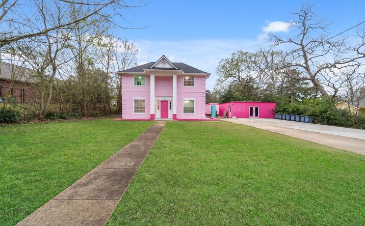 Pictures of Hospitality, Multifamily, Office, Senior Living property located at 1406 Ave Q, Huntsville, TX 77340 for sales - image #1