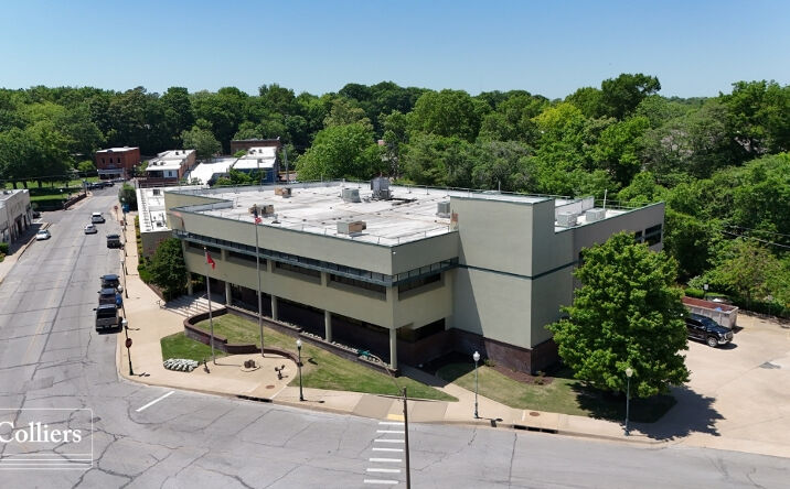 Pictures of Office property located at 305 E Main St, Siloam Springs, AR 72761 for sales - image #1
