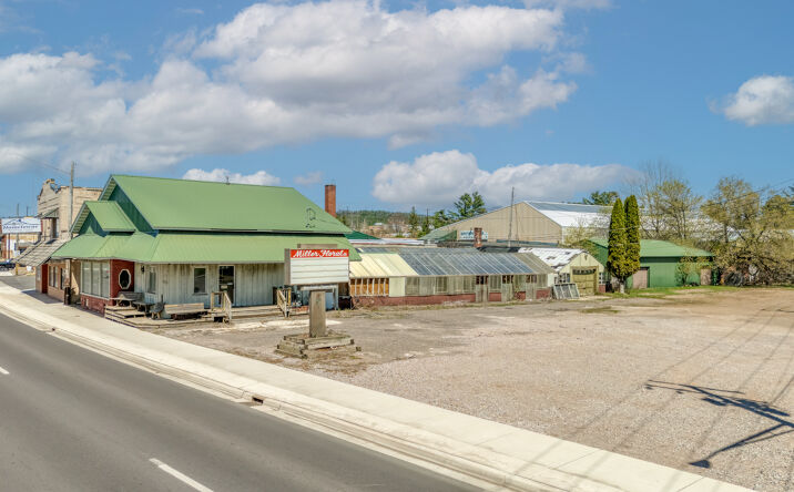 Pictures of Office, Retail property located at 223 S Carpenter Ave, Kingsford, MI 49802 for sales - image #1
