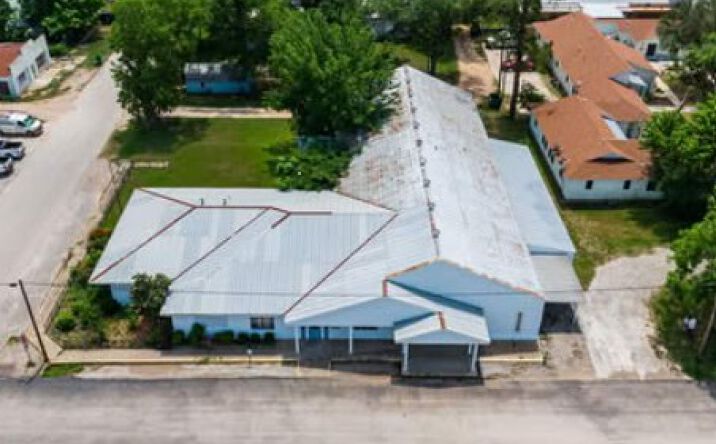 Pictures of Mixed Use, Office, Retail property located at 202 NE 2nd St, Smithville, TX 78957 for sales - image #1