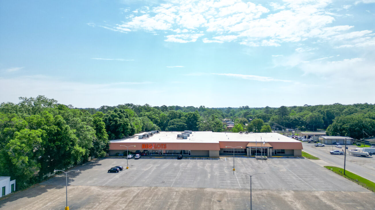 Pictures of Mixed Use, Office, Retail property located at 10 Saraland Blvd S, Saraland, AL 36571 for sales - image #1