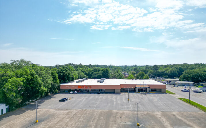 Pictures of Mixed Use, Office, Retail property located at 10 Saraland Blvd S, Saraland, AL 36571 for sales - image #1
