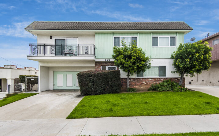 Pictures of Multifamily property located at 520 E Regent St, Inglewood, CA 90301 for comps - image #1
