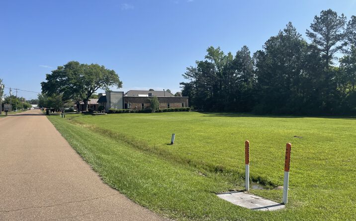 Pictures of Land property located at 626 Lakeland E Dr, Flowood, MS 39232 for sales - image #1