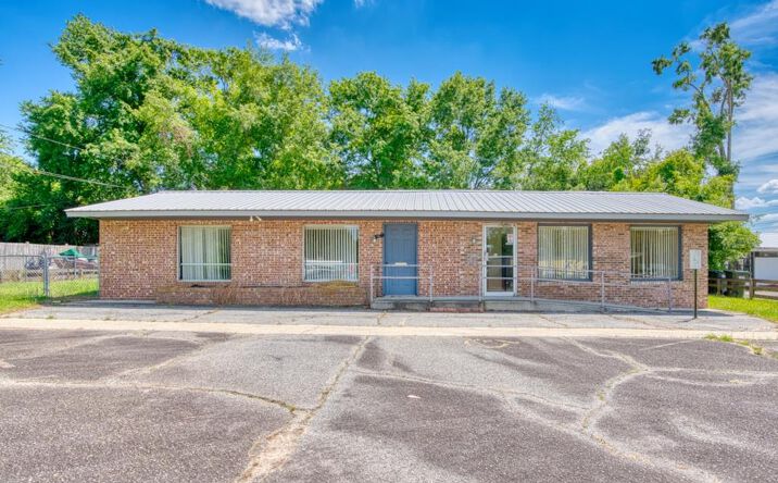 Pictures of Office property located at 103 E Hall Ave, Nashville, GA 31639 for sales - image #1