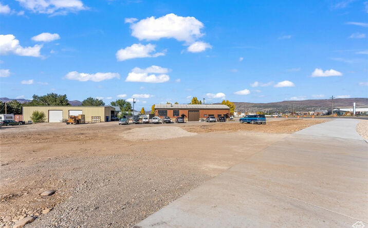 Pictures of Retail, Office, Hospitality property located at 237 E Heber Pkwy, Heber City, UT 84032 for sales - image #1