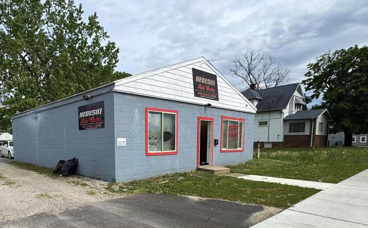 Pictures of Retail property located at 5062 Lewis Ave, Toledo, OH 43613 for sales - image #1