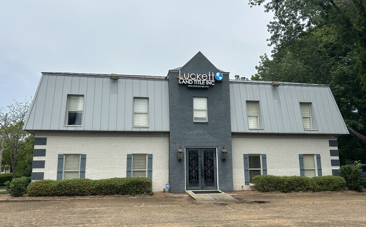 Pictures of Office property located at 10 Lakeland Cir, Jackson, MS 39216 for sales - image #1