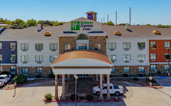Pictures of Hospitality property located at 126 Middle Buster Rd, Gonzales, TX 78629 for sales - image #1