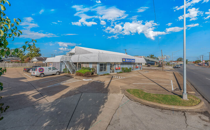 Pictures of Office, Retail property located at 1300 S Texas Ave, Bryan, TX 77801 for sales - image #1