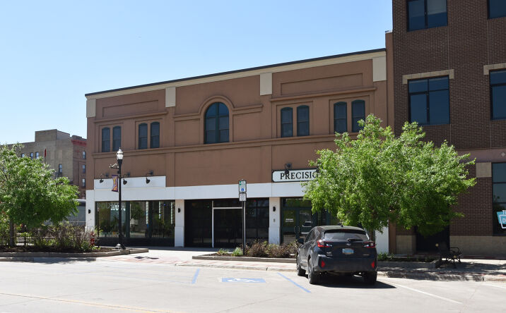 Pictures of Retail, Office property located at 6 N Broadway Drive, Fargo, ND 58102 for sales - image #1