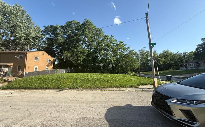 Pictures of Land property located at 3301 E 20th Terrace, Kansas City, MO 64127 for sales - image #1