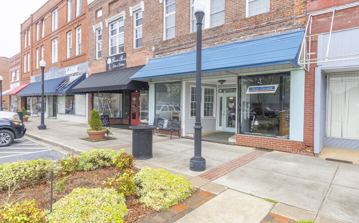 Pictures of Retail property located at 218 City Square, Belton, SC 29627 for sales - image #1