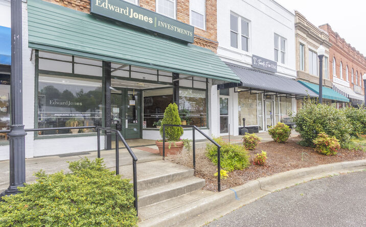 Pictures of Retail property located at 312 City Square, Belton, SC 29627 for sales - image #1