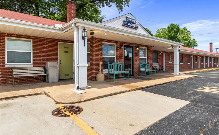 Pictures of Hospitality property located at 505 Porter Wagoner Blvd, West Plains, MO 65775 for sales - image #1