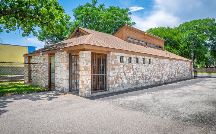 Pictures of Office property located at 4409 Menchaca Rd, Austin, TX 78745 for sales - image #1