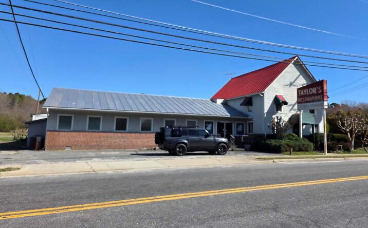 Pictures of Retail property located at 17321 General Puller Highway, Deltaville, VA 23043 for sales - image #1