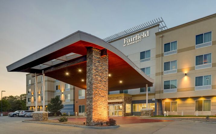 Pictures of Hospitality property located at 1111 N Lorraine St, Hutchinson, KS 67501 for sales - image #1