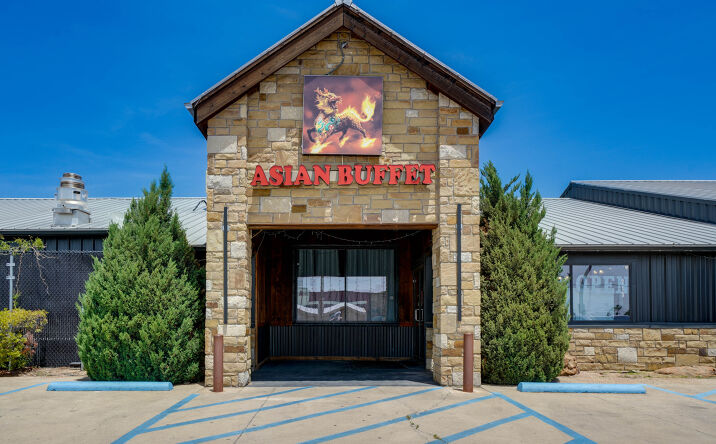 Pictures of Retail property located at 215 NE 27th Ave, Mineral Wells, TX 76067 for sales - image #1