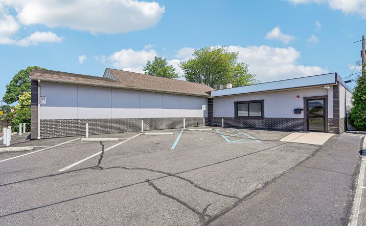 Pictures of Office property located at 1005 Green Ln, Levittown, PA 19057 for sales - image #1