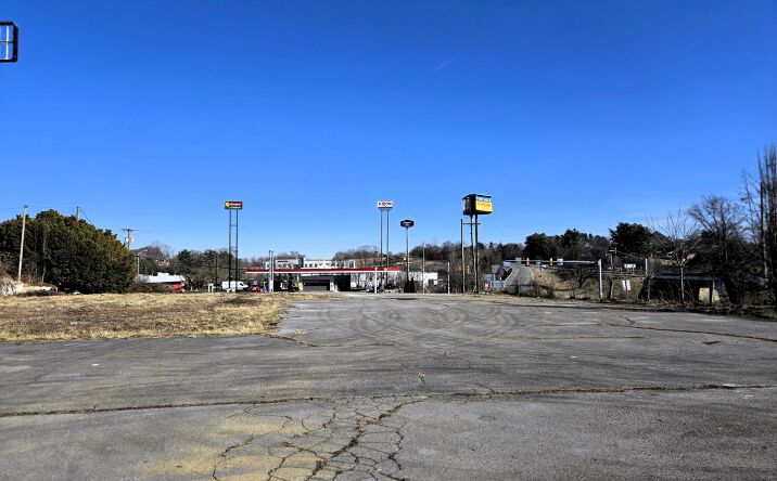 Pictures of Land property located at 611 Cummings St, Abingdon, VA 24210 for sales - image #1