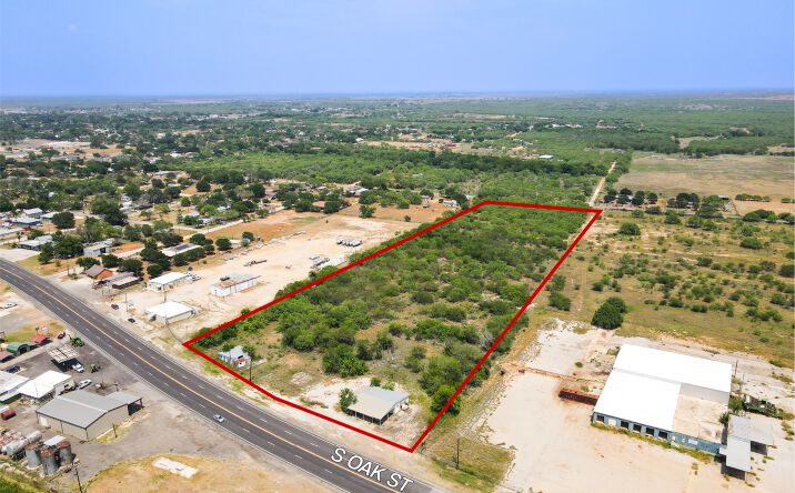 Pictures of Land property located at 1312 S Oak St, Pearsall, TX 78061 for sales - image #1