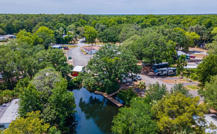 Pictures of Hospitality, Mixed Use, Mobile Home Park property located at 8544 W Miss Maggie Dr, Homosassa, FL 34448 for sales - image #1