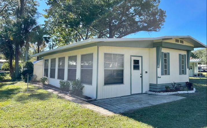 Pictures of Mobile Home Park property located at 8400 W Miss Maggie Dr, Homosassa, FL 34448 for sales - image #1