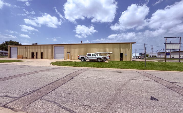 Pictures of Industrial, Office property located at 2909 W Pawnee St, Wichita, KS 67213 for sales - image #1