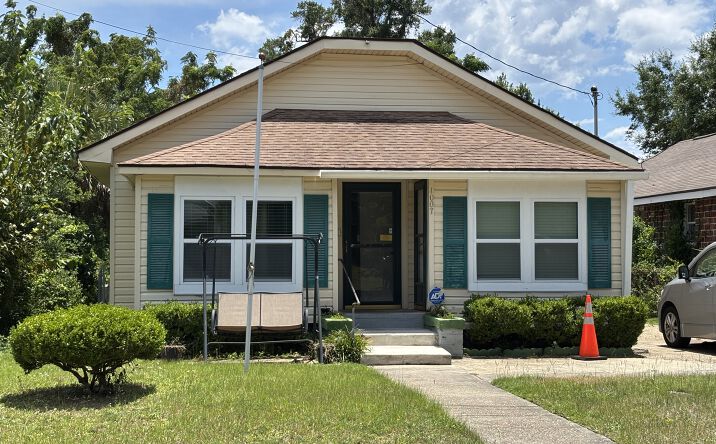 Pictures of Senior Living property located at 1007 W Wright St, Pensacola, FL 32501 for sales - image #1