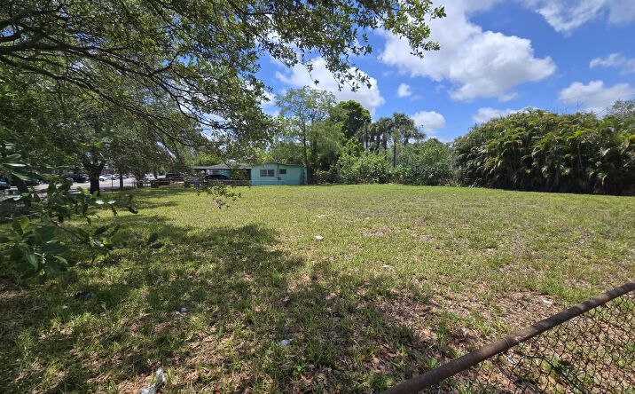 Pictures of Land property located at 833 NW 12th Ave, Fort Lauderdale, FL 33311 for sales - image #1