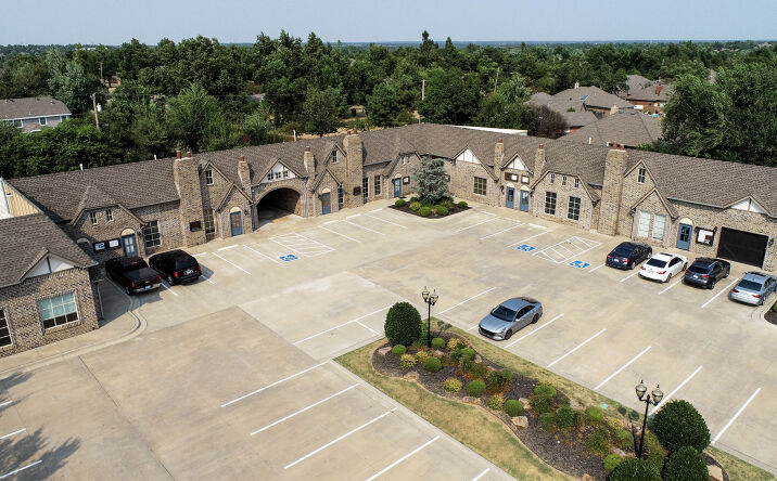 Pictures of Office property located at 307 E Danforth Rd, Edmond, OK 73034 for sales - image #1
