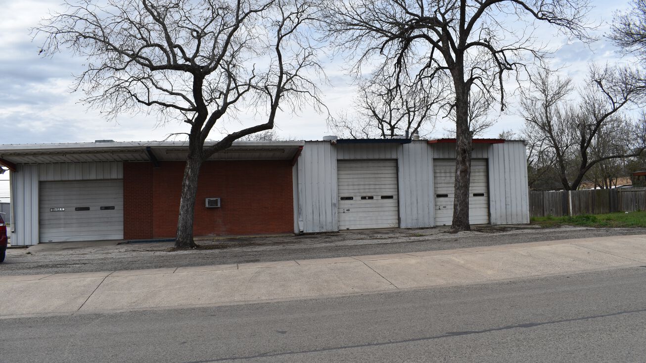 500 W 2nd Street, Taylor, TX 76574