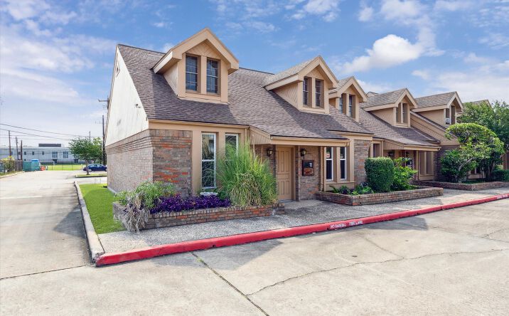 image of property at 6910 BELLAIRE BLVD STE 11 Houston TX 77074-3546