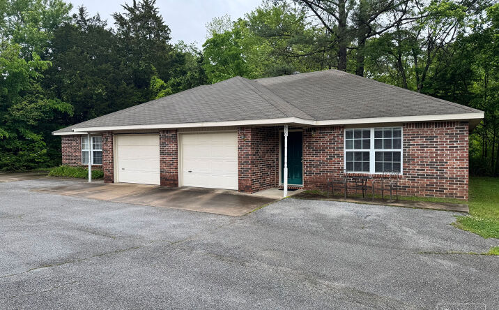 Pictures of Multifamily property located at 523 Dockery Ln, Fayetteville, AR 72701 for sales - image #1
