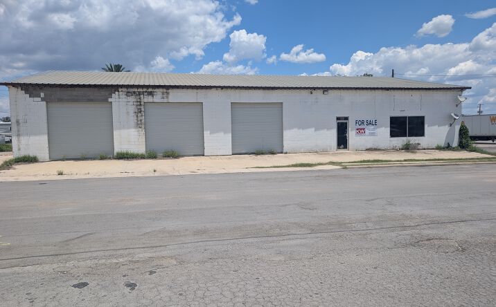 Pictures of Industrial property located at 101 West Alamo Street, Carrizo Springs, TX 78834 for sales - image #1
