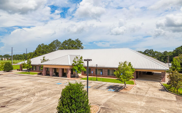 Pictures of Hospitality, Office, Retail, Special Purpose property located at 2424 N University Ave, Lafayette, LA 70507 for sales - image #1