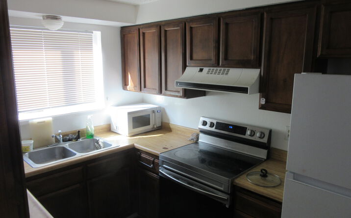 Pictures of Multifamily property located at 1990 Table Rock Rd, Medford, OR 97501 for sales - image #1