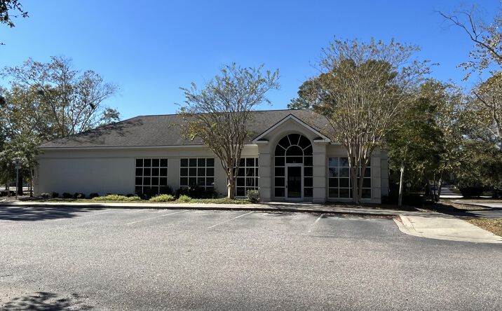 Pictures of Office, Retail property located at 401 Robertson Boulevard, Walterboro, SC 29488 for sales - image #1