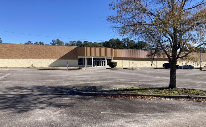 Pictures of Retail property located at 320 Robertson Boulevard, Walterboro, SC 29488 for sales - image #1