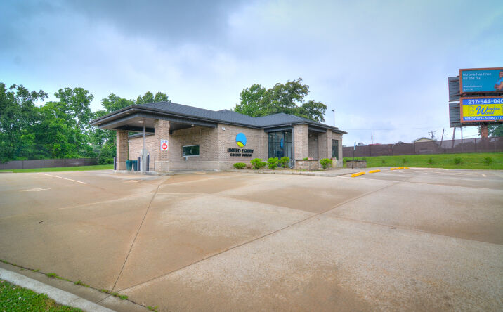Pictures of Retail property located at 3695 E William Street Rd, Decatur, IL 62521 for sales - image #1