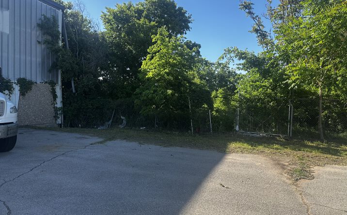 Pictures of Industrial property located at 1001 S 7th St, Clinton, OK 73601 for sales - image #1